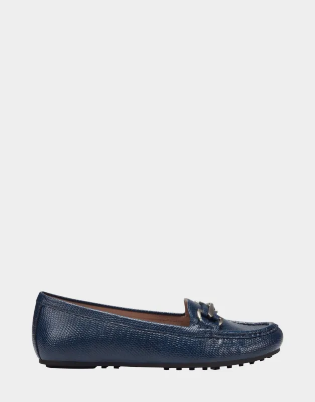 Day Drive sold by AEROSOLES