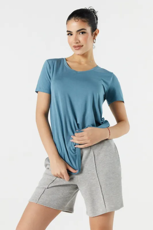 T-shirt décontracté à encolure en V sold by Urban Planet