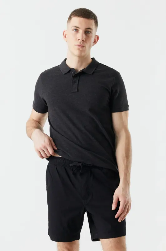 Short uni à taille élastique noir sold by Urban Planet
