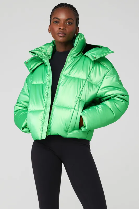 Pearlized Pristine Puffer - Green Glow/Black sold by Alo Yoga