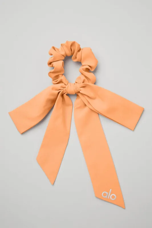 【Alo Yoga】日本未入荷 Love Knots Tie Scrunchie シュシュ Love Knots Tie Scrunchie - Black | ALO