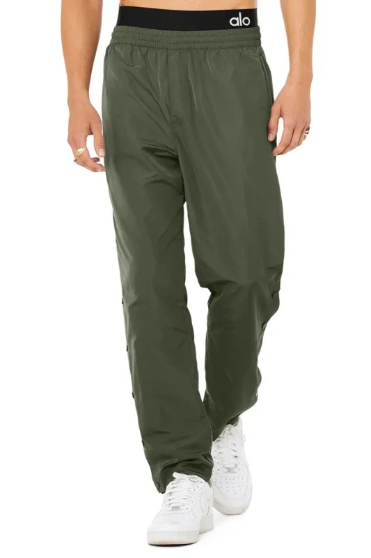 Legend Snap Pant - Dark Cactus sold by Alo Yoga