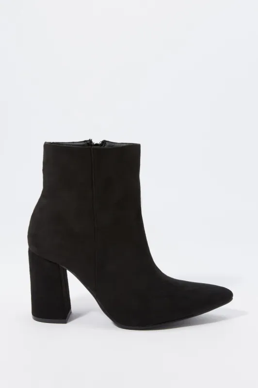 Bottes à talons blocs et bouts pointus en similisuède sold by Urban Planet