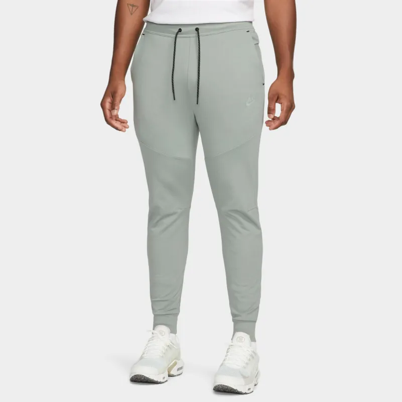 Nike Tech Fleece Lightweight Slim Fit Joggers / Mica Green sold by JD Sports