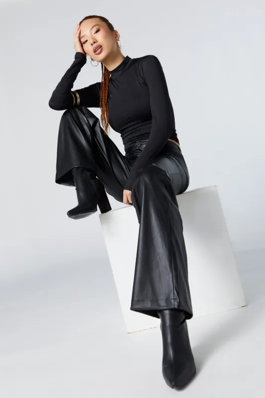 Pantalon à jambe large en similicuir sold by Urban Planet