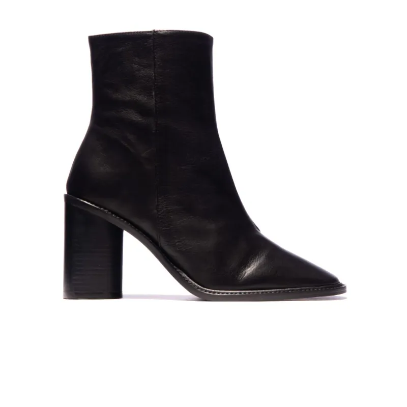 Bairro Black Leather sold by L'Intervalle