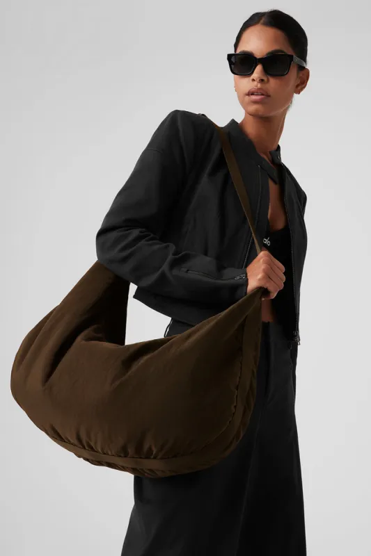 Om The Go Gym Sling Bag - Espresso sold by Alo Yoga