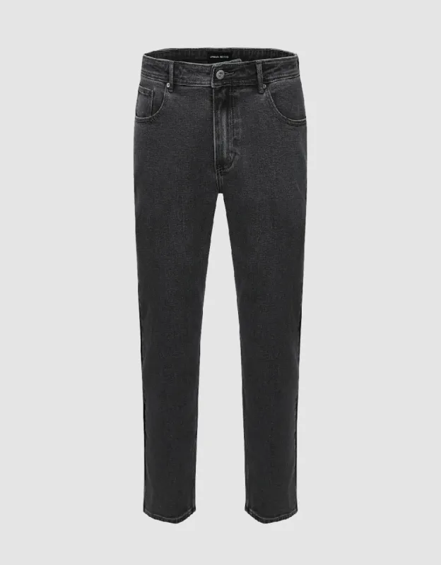 Straight Jeans sold by Urban Revivo