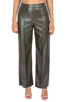 Pantalón amplio costuras efecto piel sold by Shasa