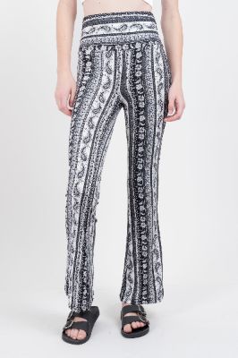 Pantalon acampanado estampado tribal sold by Shasa