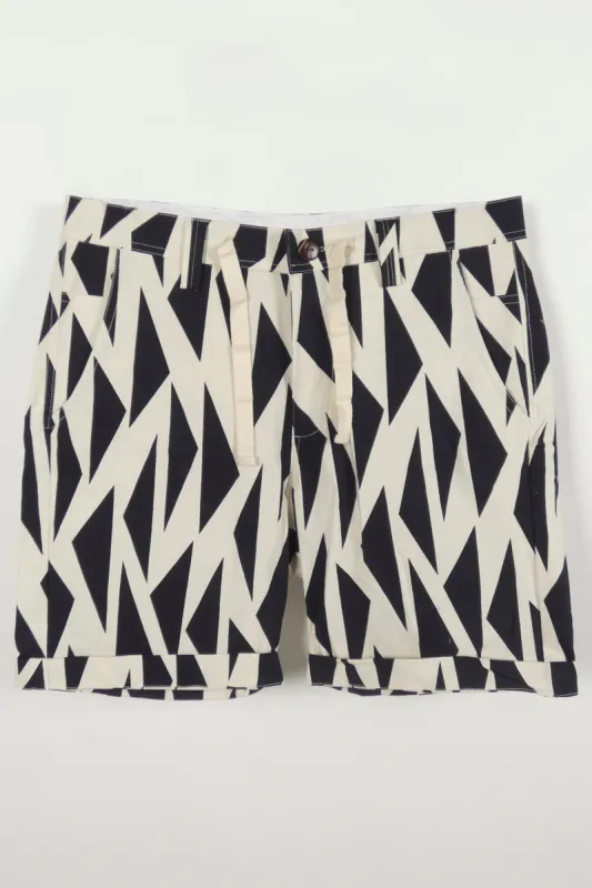 WALKSHORT LIPAT TRAIANGGLE sold by Suennoaj