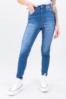 Jeans skinny lisos deslavado ligero sold by Shasa