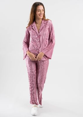 Pantalón recto satín plisado sold by Shasa