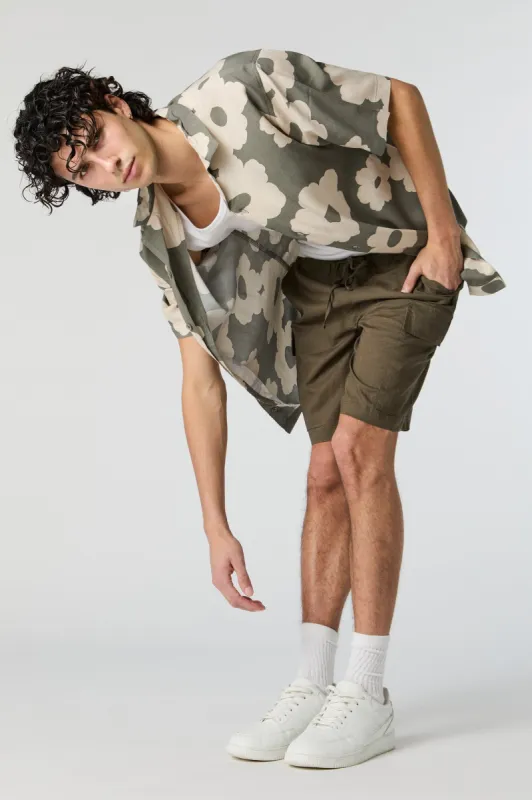 Short cargo en lin à taille coulissante sold by Urban Planet