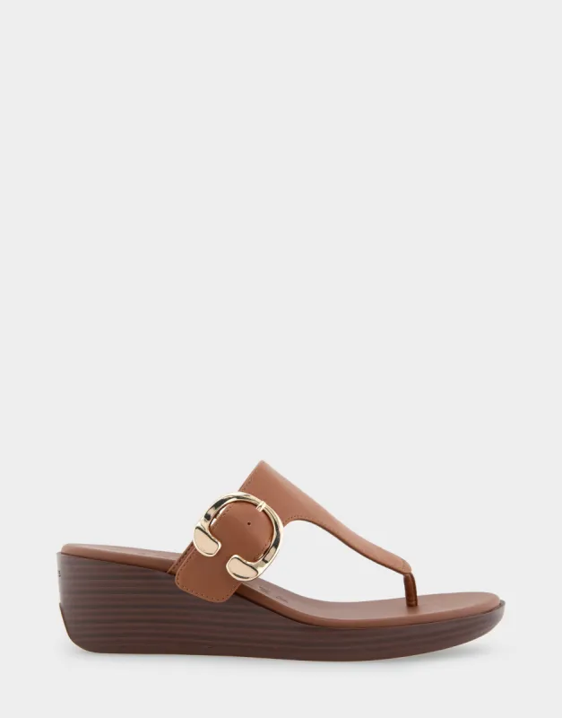 Izola sold by AEROSOLES