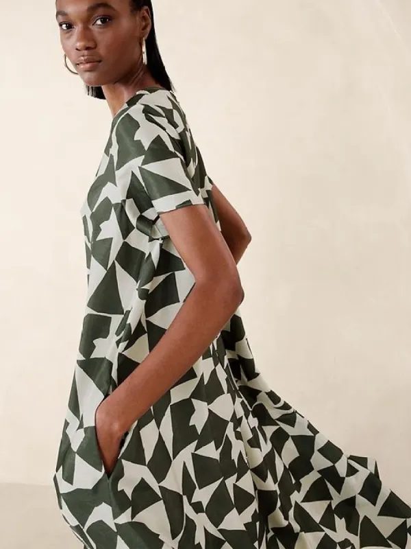 Aurelia Crepe Maxi Dress sold by Banana Republic