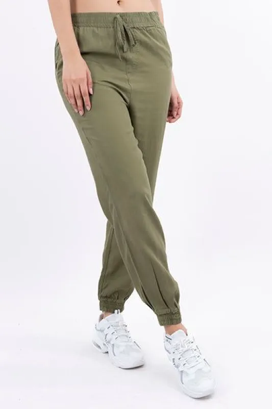 Pantalón jogger cintura elástica sold by Shasa