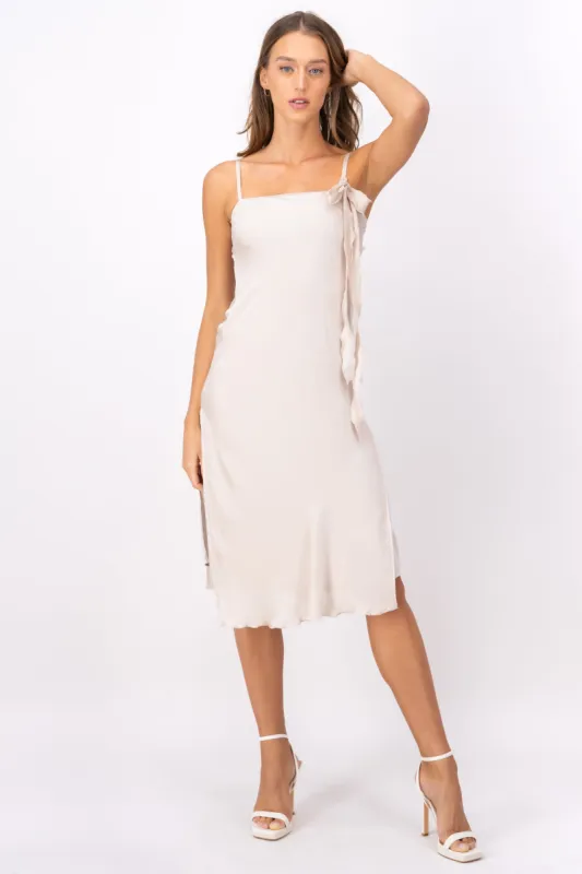 Vestido Tirantes Detalle Olan sold by Shasa