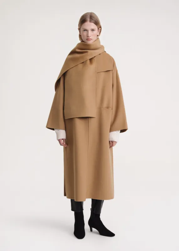 Long doublé scarf camel sold by Toteme