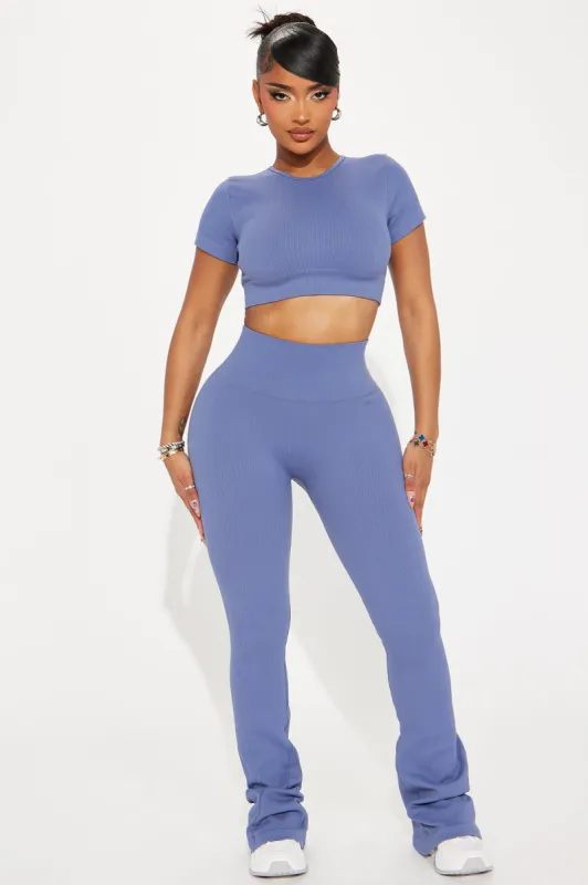 Body Goals Effortless Seamless Active Set - Slate Blue sold by Fashion Nova
