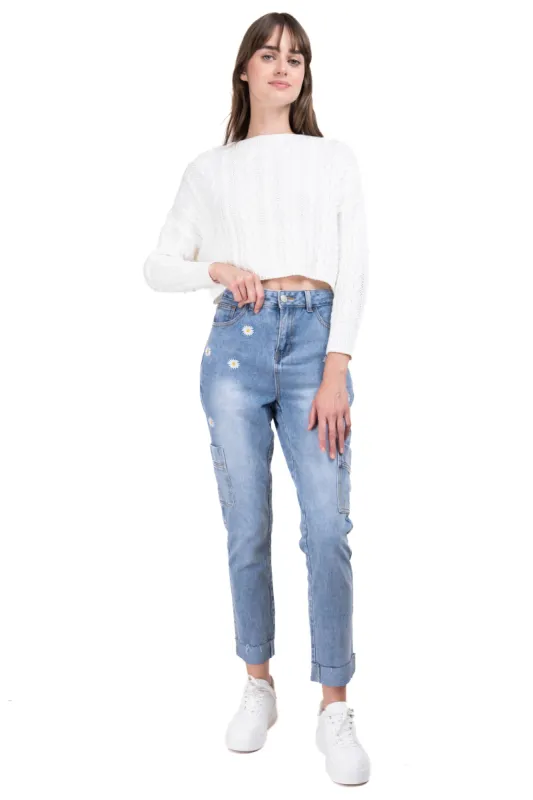 Jeans cargo bordado margaritas sold by Shasa