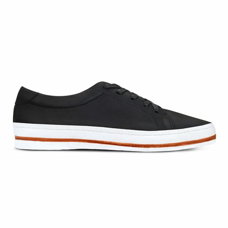 The Men's Brisa in Black ~ Wide sold by Adelante Shoe