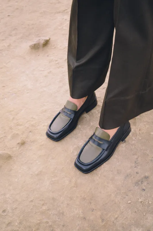 Spanish Moccasins Black/Green sold by Ivalo.com