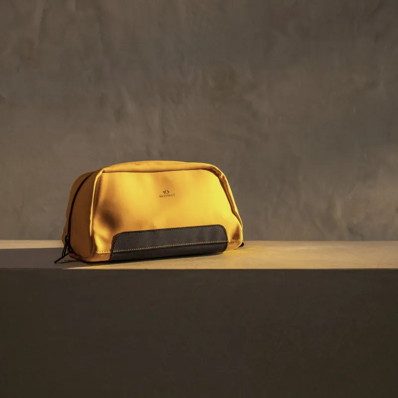 Trousse de toilette Jaune sold by Billybelt