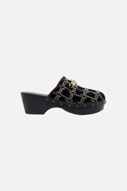 ARABELLA LEOPARD CHAIN CLOG SOLID BLACK sold by Camilla