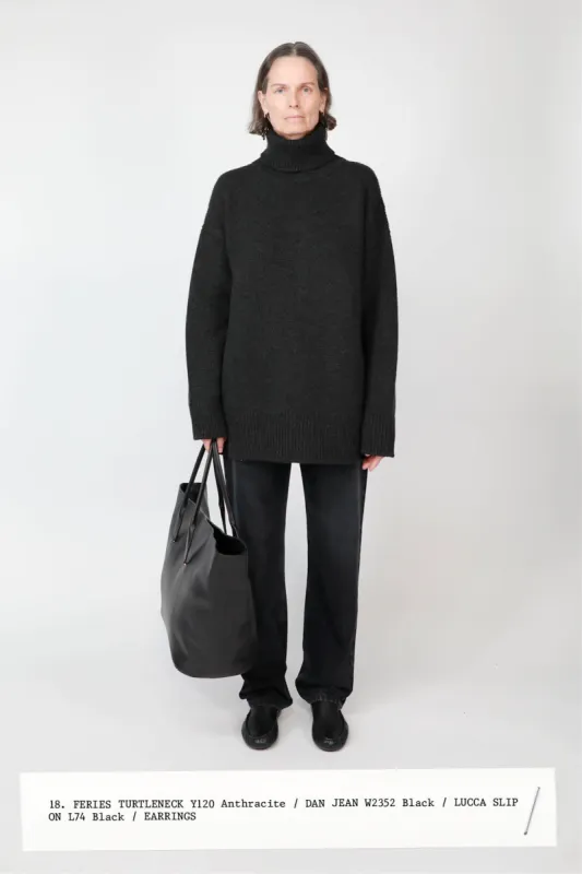 :: Spring 2024 :: Look 18 sold by The Row