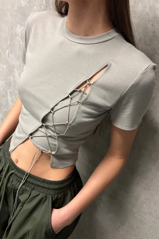 CROPPED TEE WITH DIAGONAL TIE sold by OAK AND FORT