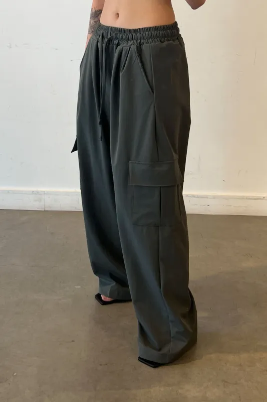 PLEATED CARGO PANTS sold by OAK AND FORT