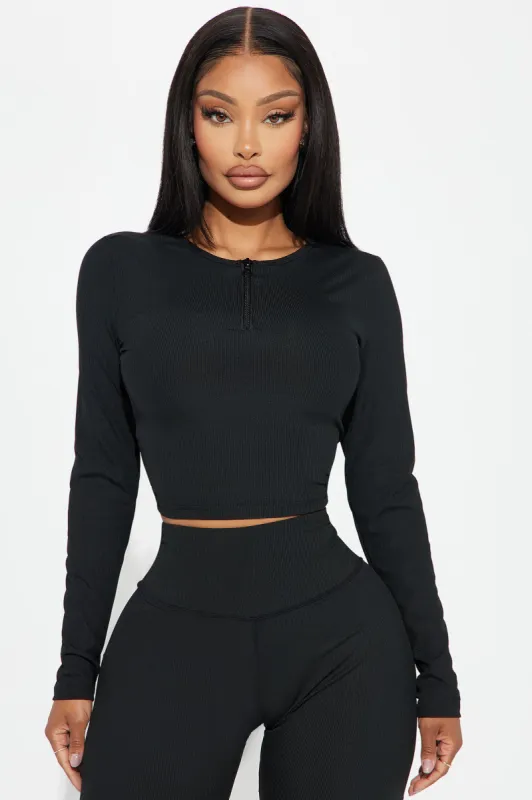 Wellness Ribbed Active Top - Black sold by Fashion Nova