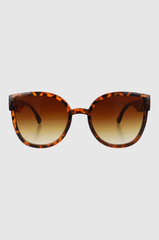 Lentes oversize puntiagudos sold by Shasa