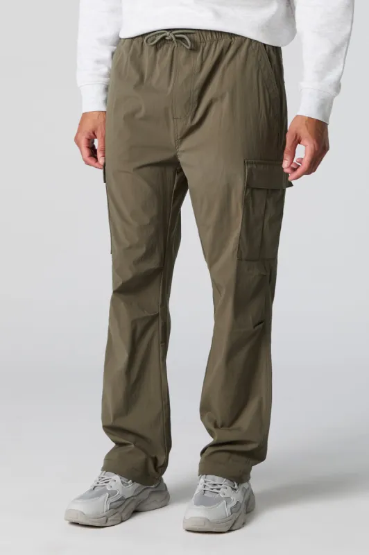 Pantalon cargo à jambe droite en nylon sold by Urban Planet