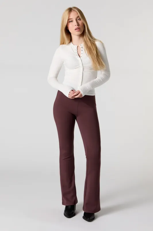 Legging à jambe évasée à taille haute sold by Urban Planet