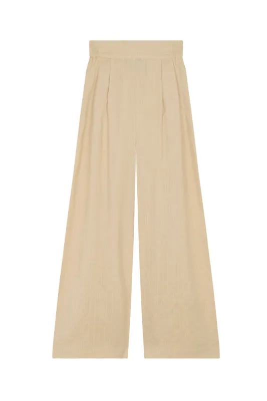 Frances, pantalon largo en seda vainilla sold by Cortana