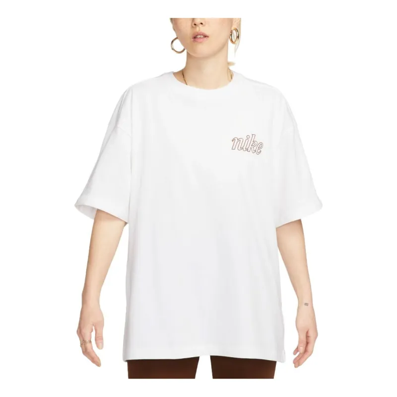 (WMNS) Nike Sportswear Bear Graphic Oversized T-shirt Asia Sizing 'White' FQ6010-100 sold by KicksCrew