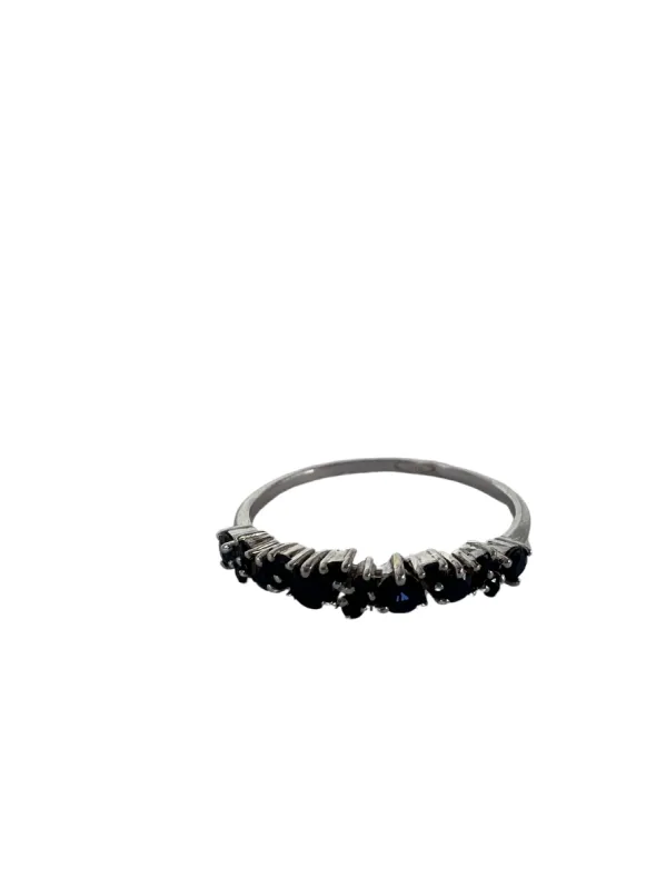 Thin half alliance blue sapphire ring sold by 58 Facettes