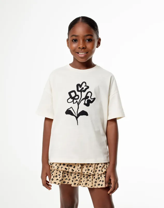 Camiseta regular fit manga corta crema sold by Gef