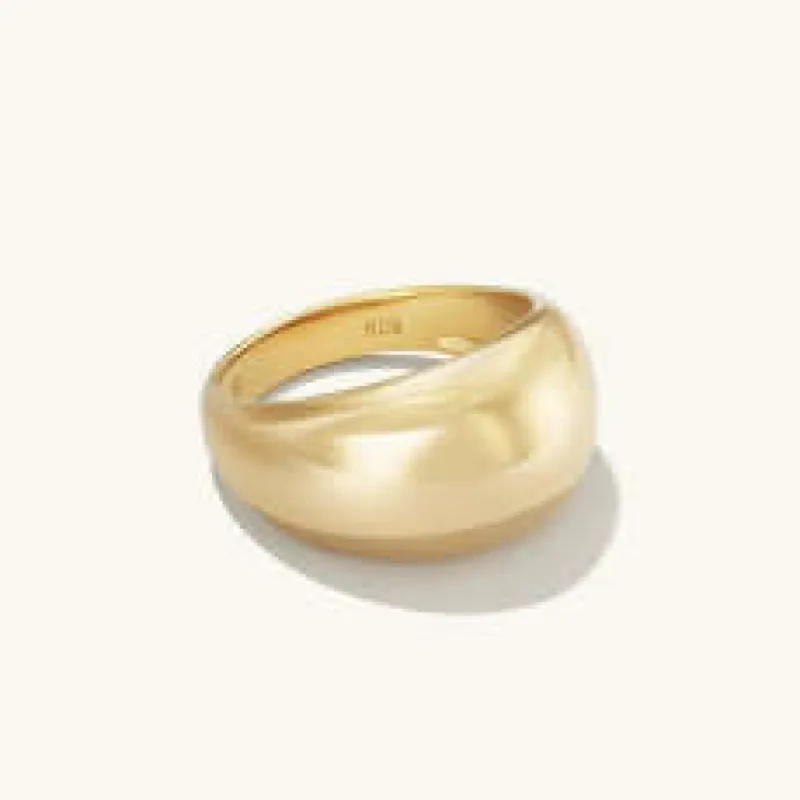 Dôme ring in gold sold by Mejuri