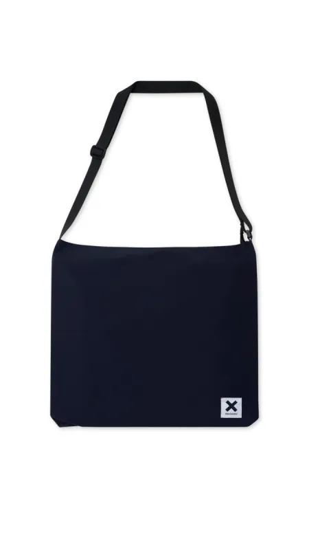 BOLSA MESSENGER AZUL MARINO sold by Blue Banana