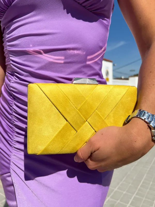 Clutch trenzado mostaza sold by Sorellas