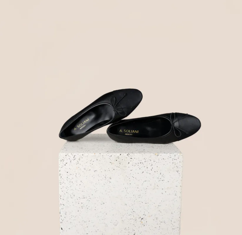 Como - Black Leather/ Black Foil sold by A.Soliani
