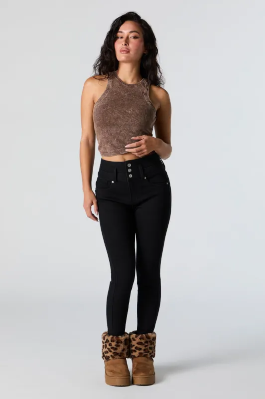 Jean ajusté délavé noir à taille empilée sold by Urban Planet