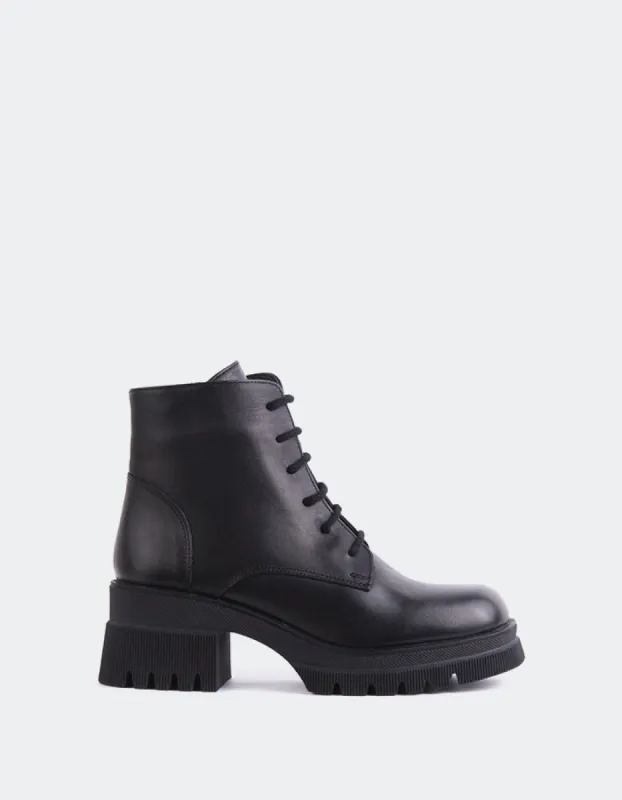 Nuriel Black Leather sold by L'Intervalle