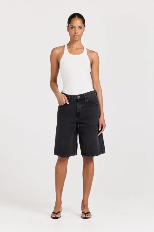 Seri Short sold by Henne