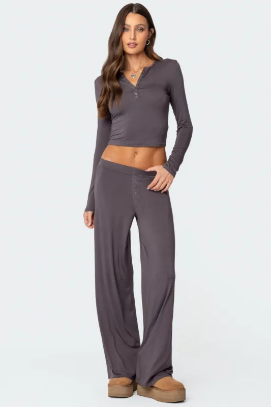 Kait Pants sold by Edikted