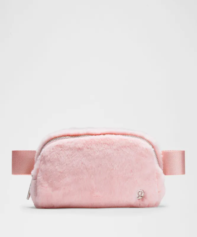Everywhere Belt Bag *Plush Fleece sold by Lululemon