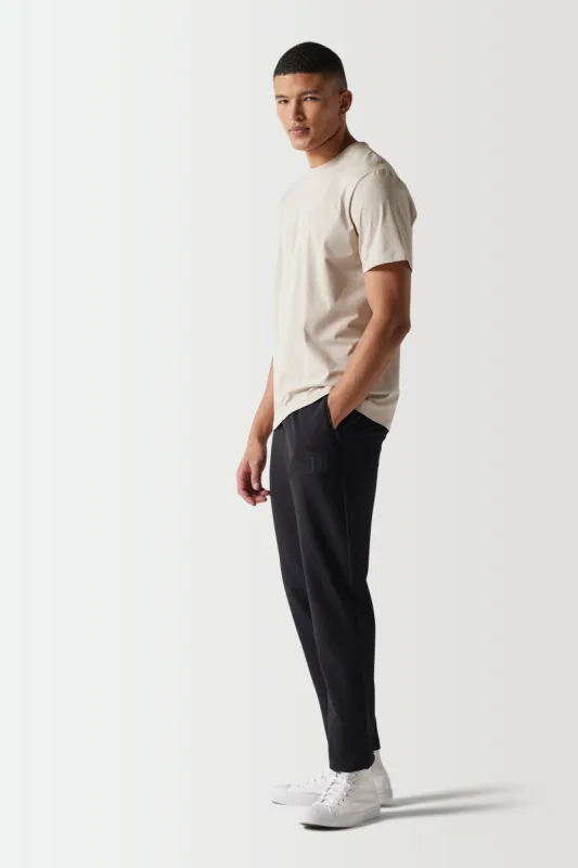 Pantalón Premium Slim Fit Sports Luxe - Negro sold by Eleven degrees